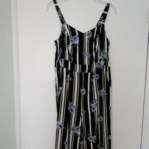 TORRID 00 MULTICOLORED PANTSUIT, BLACK WITH BLUE FLOWERS